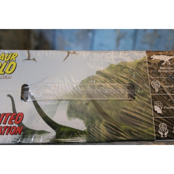 Dinosaur World Playset NEW with carry case box for storage - Picture 3 of 3